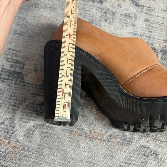 Dr. Martens Cordelia Tan Brown Leather Gusset Slip On Shoe- Sz 6 - Picture 8 of 9